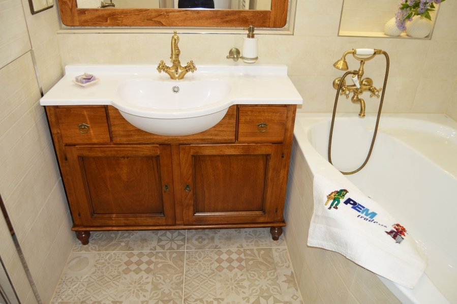 Koupelnová skříňka Provance pod umyvadlo AMZ737A s mramorovou deskou a umyvadlem, ořech světlý 105x36x79 | Koupelny-svitavy.cz