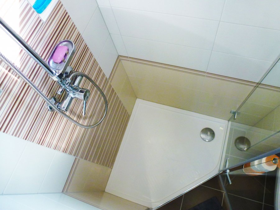 SanSwiss MARBLEMATE WM5 sprchová vanička 900 x 900 mm, pětiúhelníková | Koupelny-svitavy.cz
