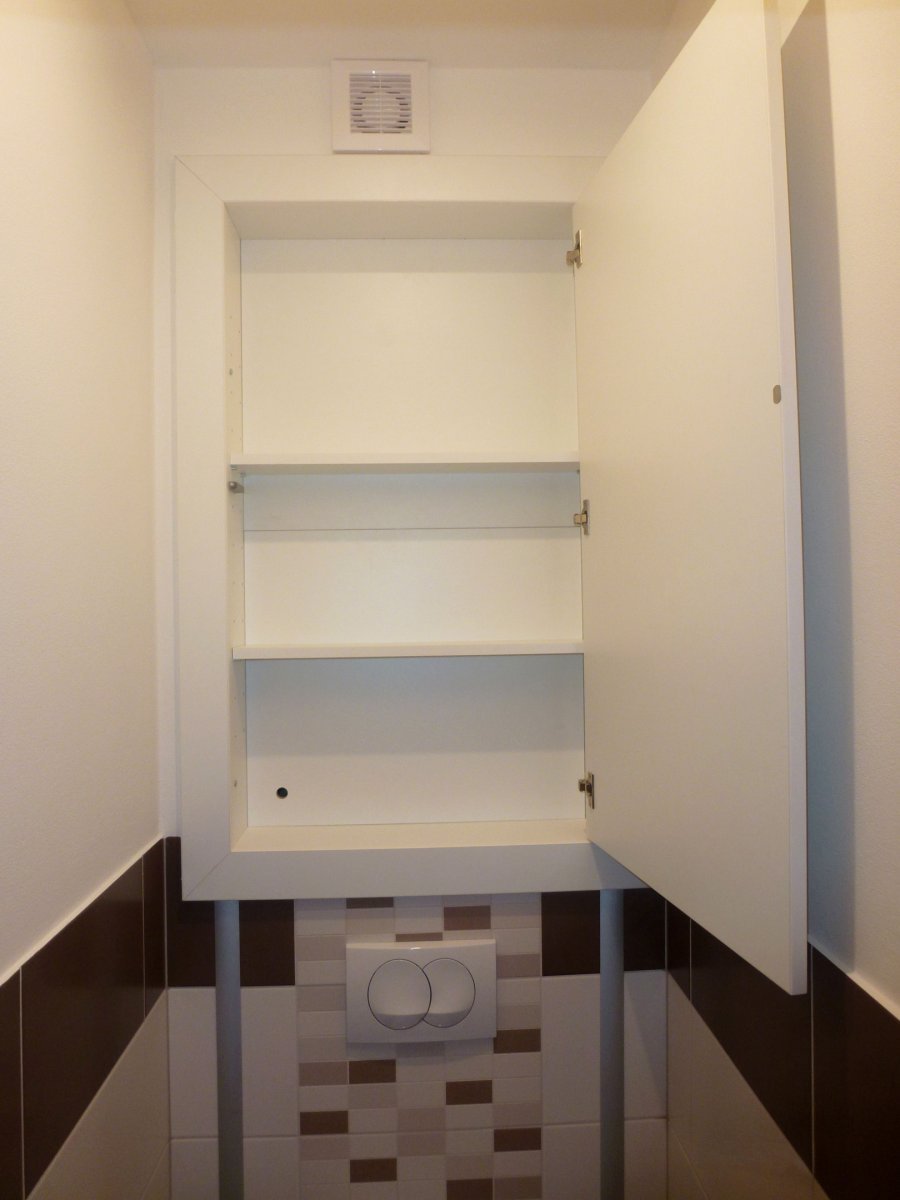 Panelákoví koupelna | Revizní dvířka s úložným prostorem | Koupelny-svitavy