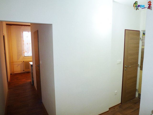 Nové bytové jádro - vpravo WC, vlevo vchod do koupelny, na konci chodby kuchyně | Rekonstrukce panelákové Koupelny-svitavy.cz
