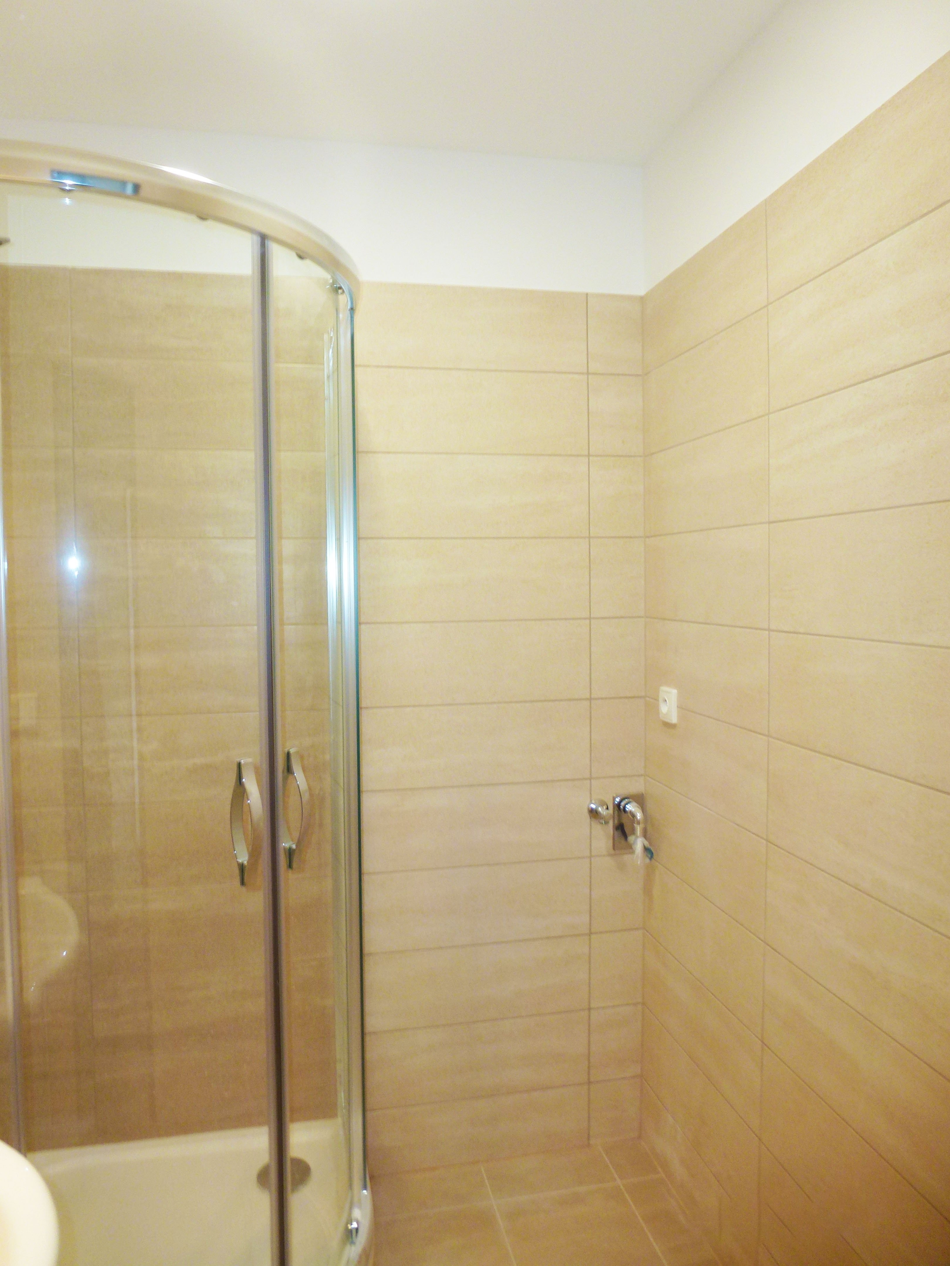 GELCO SIGMA sprchový kout 900 čtvrtkruhový R550, jednodílné dveře, rám chrom, sklo brick SG3159 | Koupelny-svitavy.cz