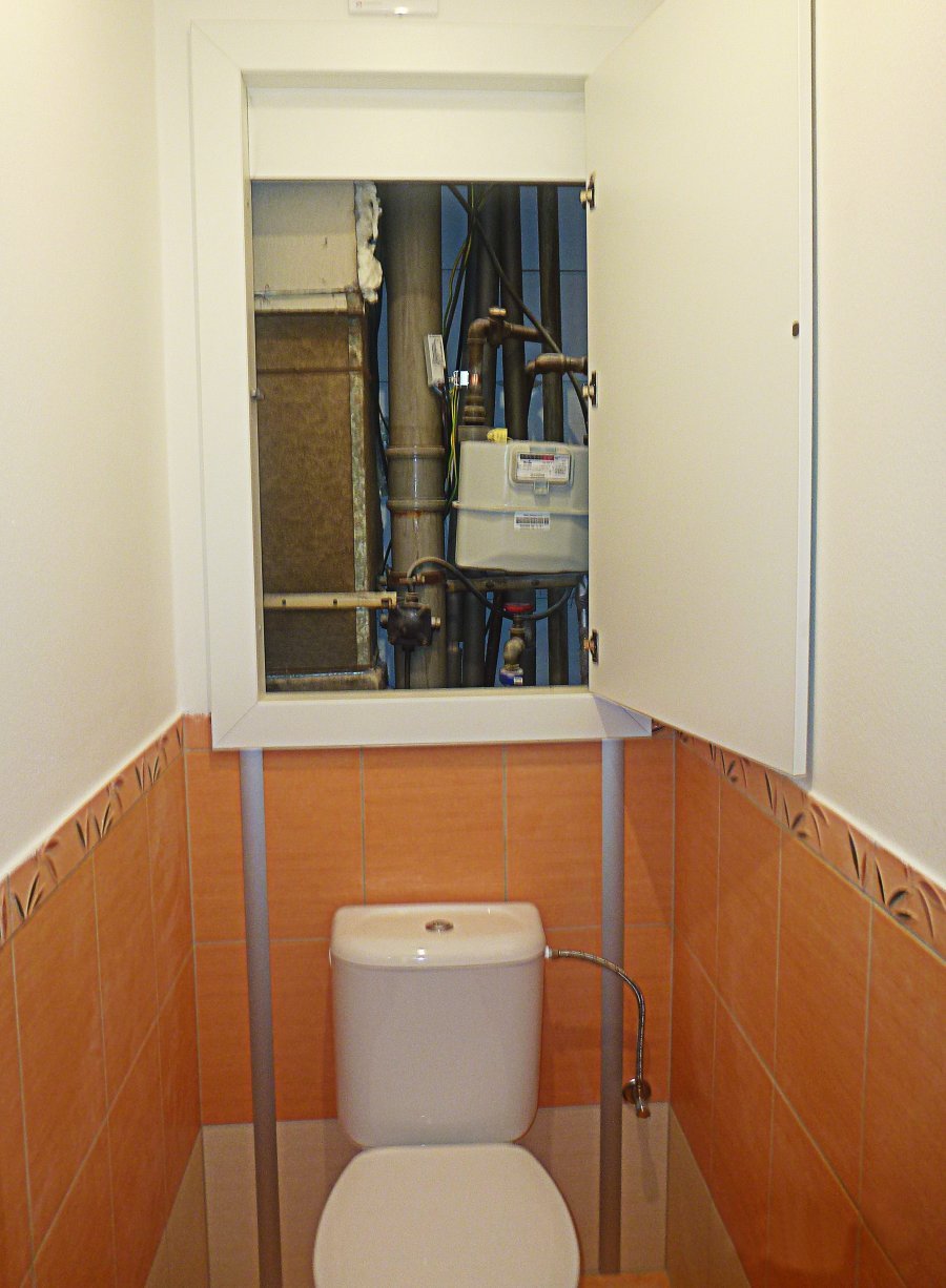 Malá koupelna - WC s řešením kompletně demontovatelné příčky