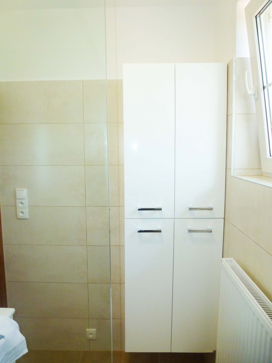 INTEDOOR UNI koupelnová skříňka vysoká závěsná ATYP šíře 60 cm, hloubka 35 cm, výška 180 cm ,4 dvířka UNI SV 180/60 4D | Rekonstrukce koupelny RD