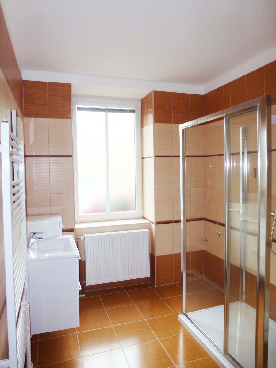 Koupelna s WC a sprchovým koutem | Koupelny-svitavy.cz