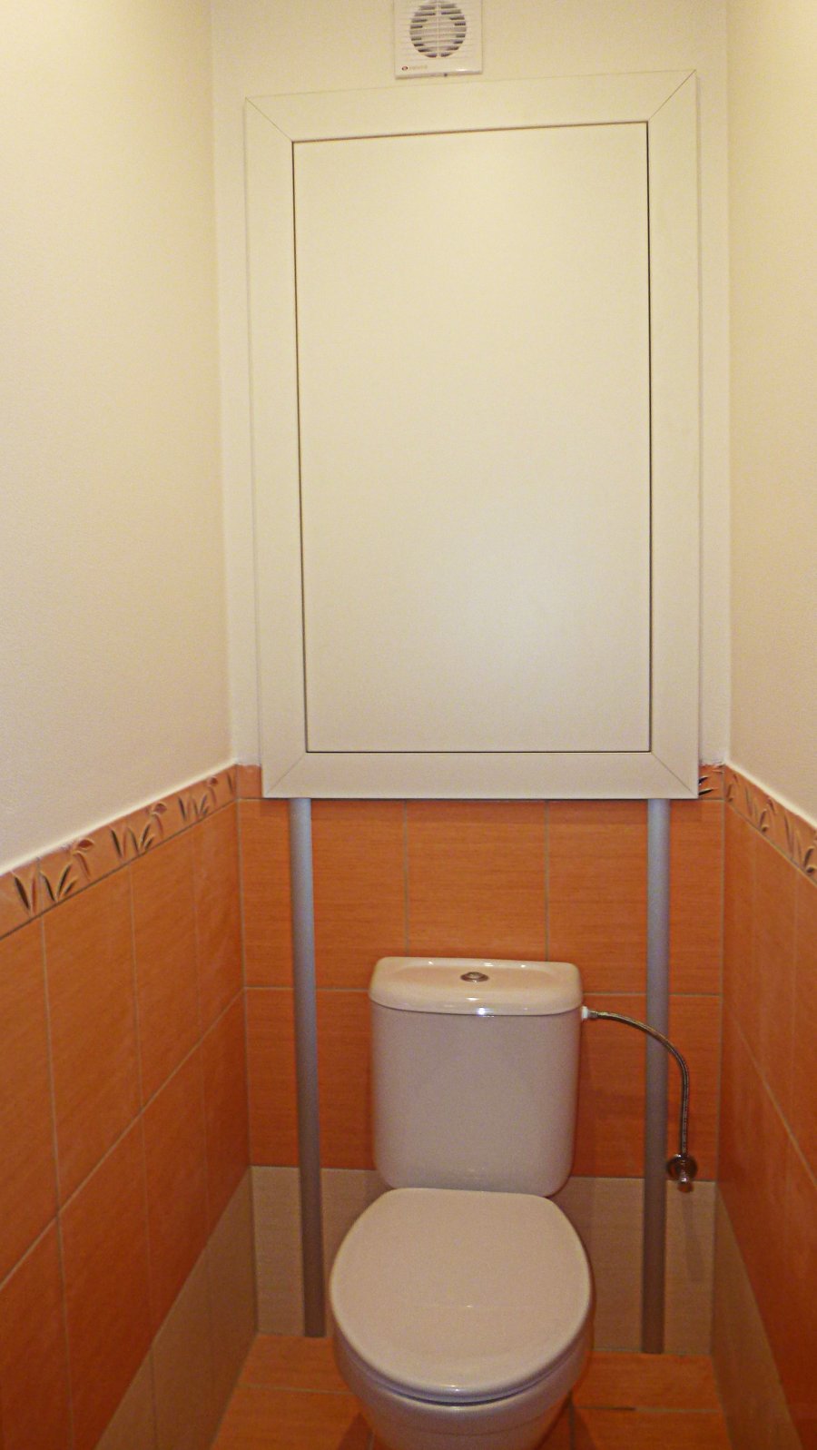 Malá koupelna - WC kombi JIKA Euroline s rovným odpadem a sedátko z termoplastu ZETA