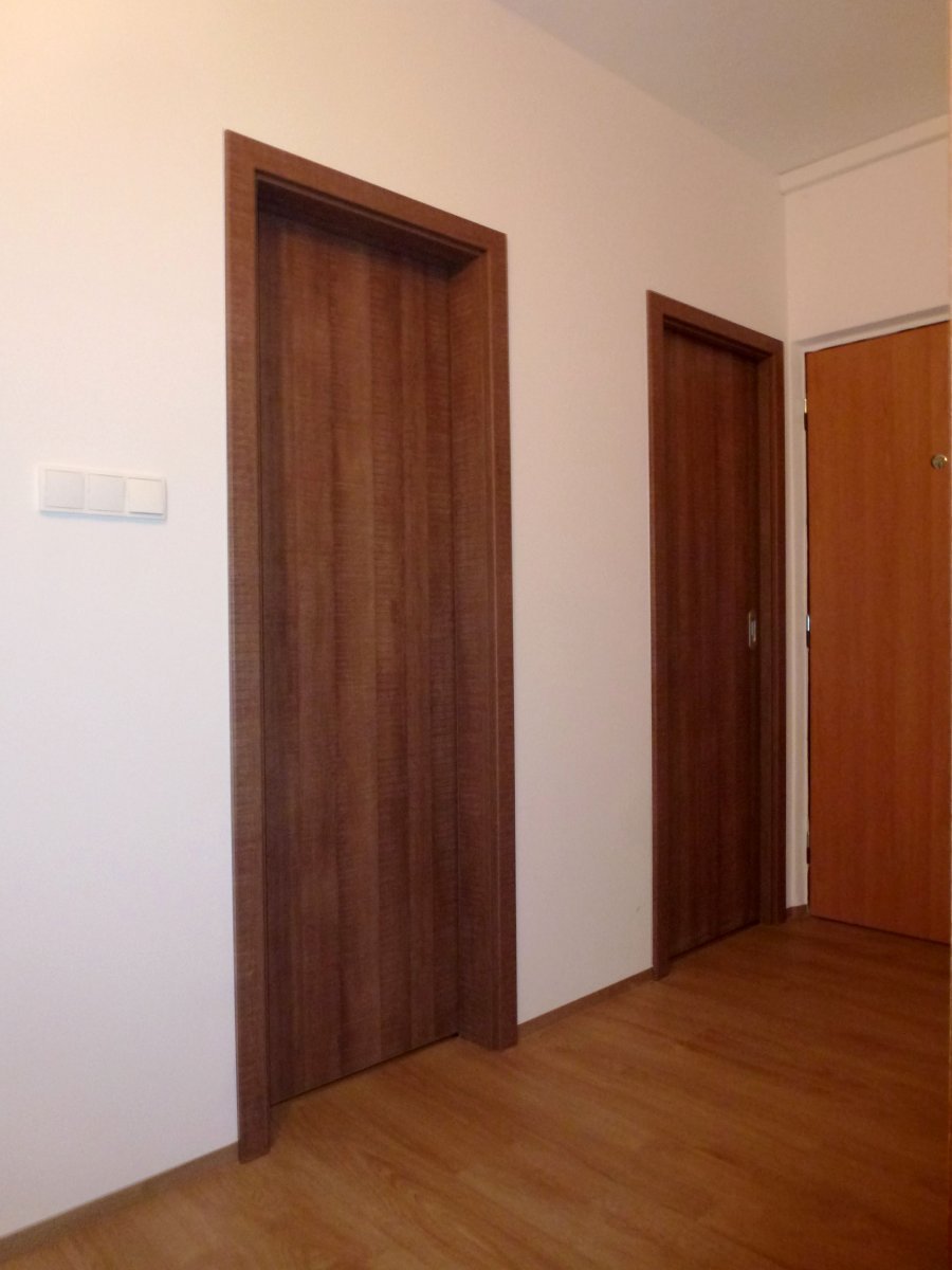 Nové bytové jádro v paneláku s posuvnými dveřmi do pouzdra | Koupelny-svitavy.cz